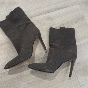 VINCE CAMUTO. Size 8.